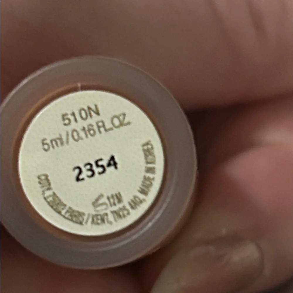Gucci Éternité de Beauté‎ Foundation - Deep Full Coverage Shade 2354